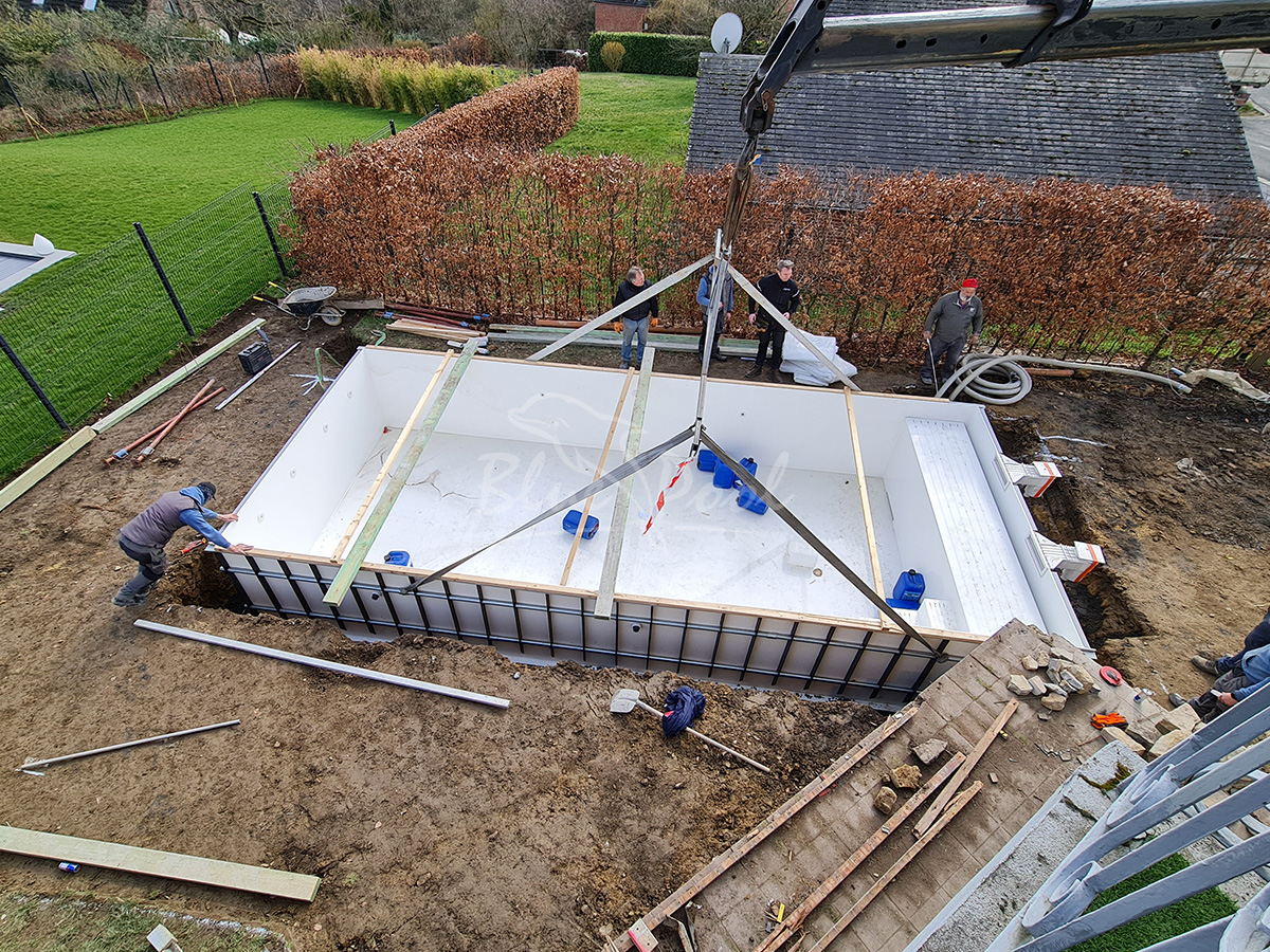 Piscine coque PE construction